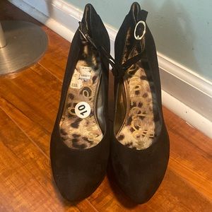 NEW SAM EDELMAN QUINN PLATFORM PUMPS
